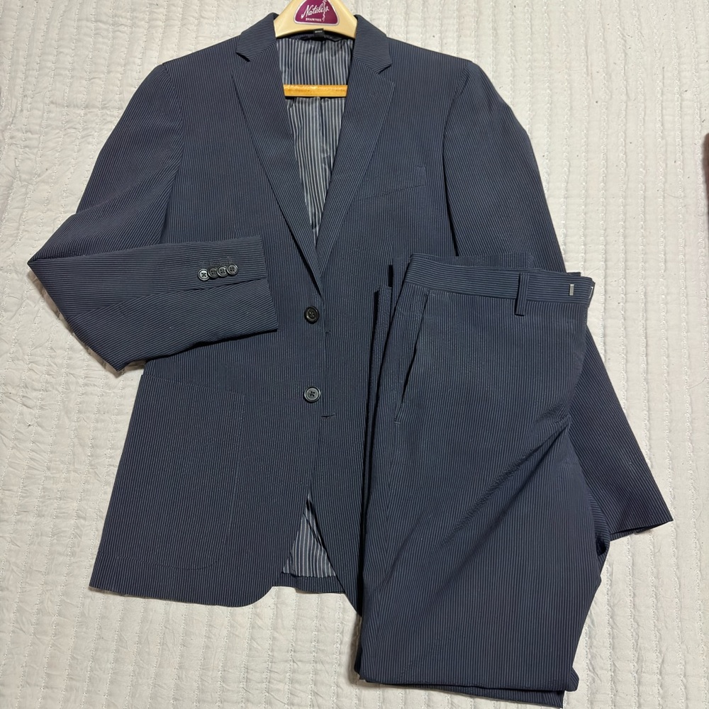 Wool and Silk Striped Navy Suit 36R 30x30 Slim Fit Banana Republic EUC